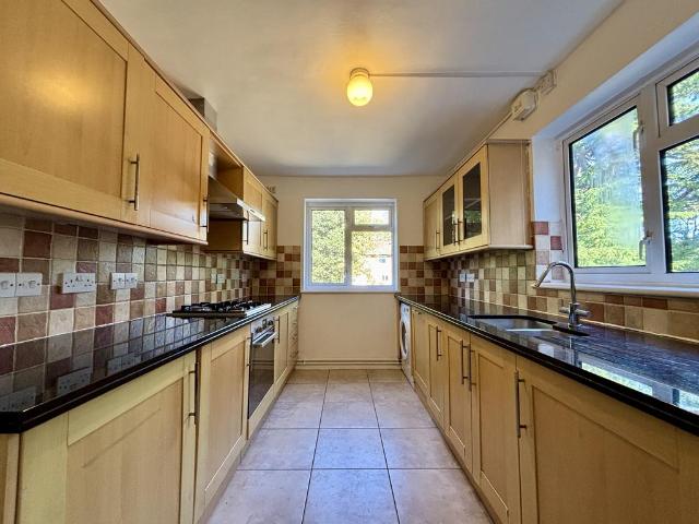 Copers Cope Road, Beckenham, BR3 3 bed flat to rent £2,200 pcm £508 pw