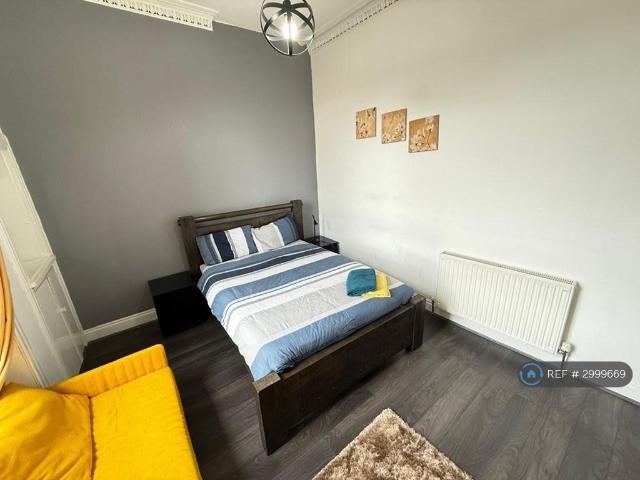 Copland Road, Glasgow, G51 2 bed flat to rent £1,075 pcm £248 pw