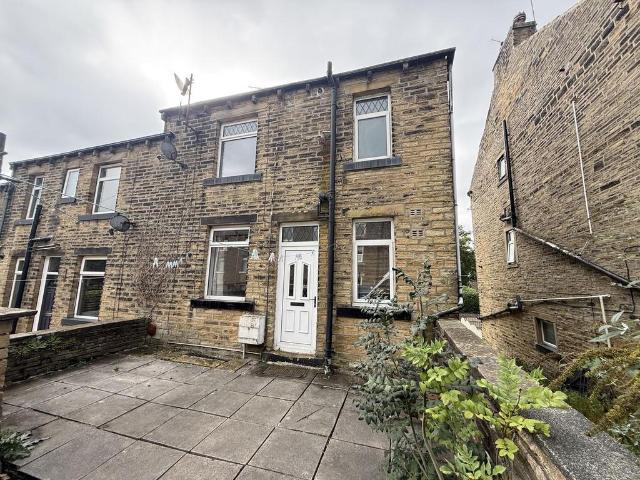 Copley Avenue, Halifax HX2 2 bed terraced house to rent £650 pcm £150 pw