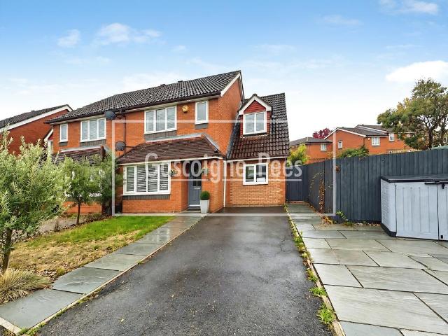 Coppard Gardens, Chessington, KT9 4 bed house to rent £2,850 pcm £658 pw