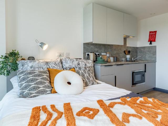 Copper Studio at Winfield Court. Studio to rent £867 pcm £200 pw