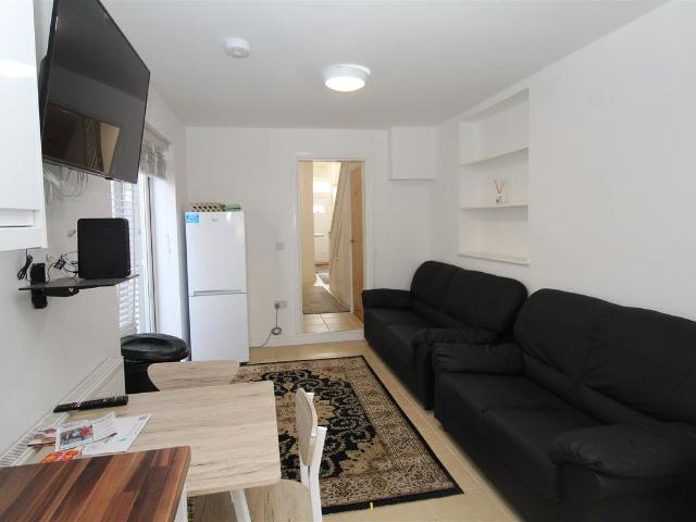 Copper Street, Cardiff CF24, 4 bed shared accommodation to rent, £3,075 pcm | PrimeLocation