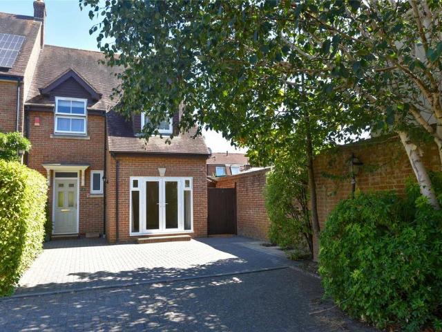 Coppercourt Leaze, Wimborne, Dorset. 3 bed end of terrace house to rent £1,800 pcm £415 pw