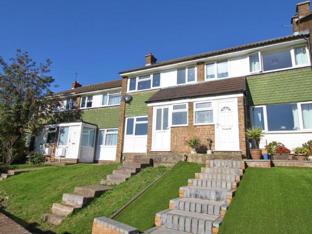 Copperfield, Chigwell IG7 3 bed terraced house to rent £2,095 pcm £483 pw