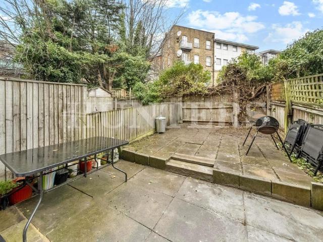Copperfield Drive, London, N15 2 bed maisonette to rent £1,900 pcm £438 pw