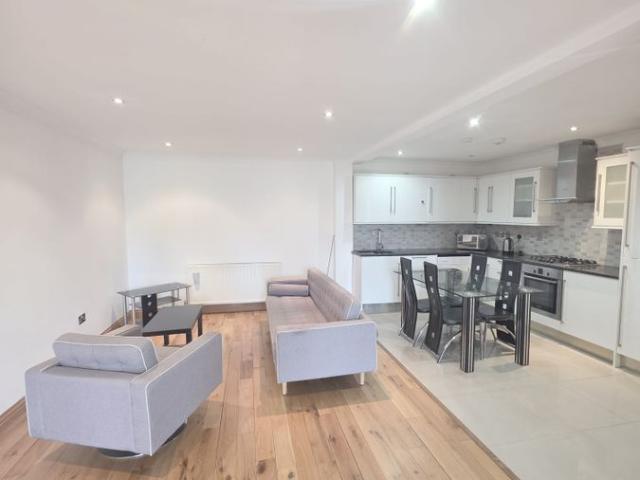 Copperfield Road, London E3, 2 bed flat to rent, £2,600 pcm | PrimeLocation