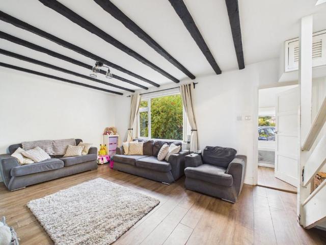 Coppermill Road, Wraysbury. 4 bed detached house to rent £2,500 pcm £577 pw