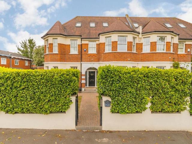 Coppetts Road, London N10 6 bed semi detached house to rent £8,750 pcm £2,019 pw