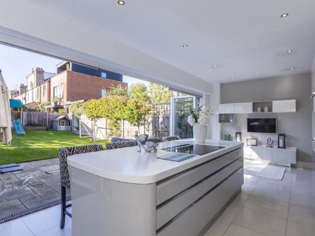 Coppetts Road London N10 6 bed semi detached house to rent £8,750 pcm £2,019 pw