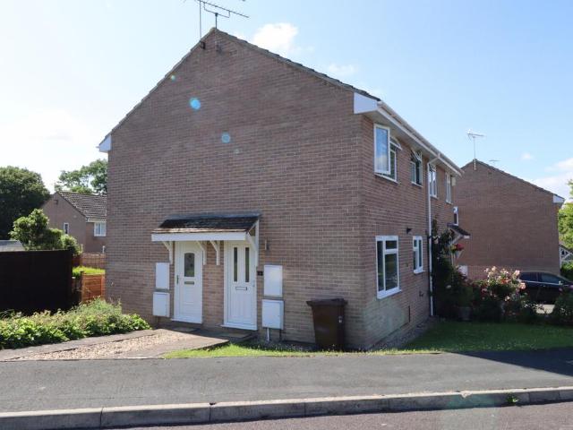 Coppin Close, Glastonbury, Somerset 1 bed terraced house to rent £795 pcm £183 pw