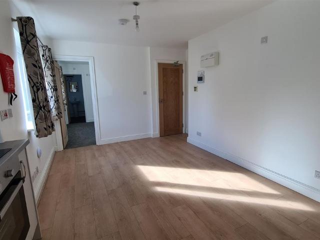 16 Coppingford Road, Sawtry, Huntingdon PE28, 1 bed flat to rent, £895 pcm | PrimeLocation