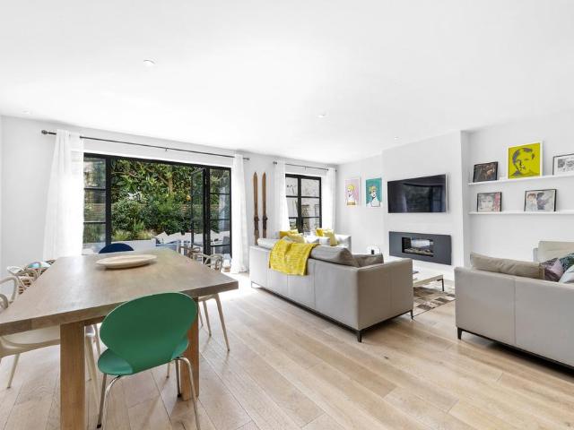 Copse Hill, SW20 3 bed house to rent £10,833 pcm £2,500 pw