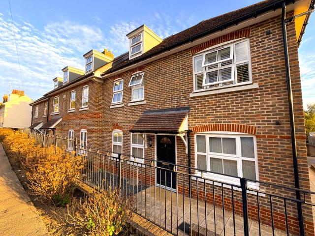 Copse Road, Redhill RH1, 2 bed flat to rent, £1,600 pcm | PrimeLocation