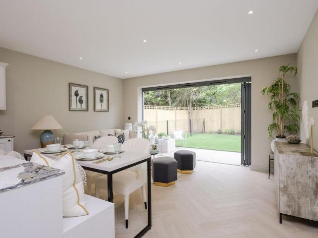 Copsem Lane, Esher, KT10 2 bed apartment to rent £3,250 pcm £750 pw