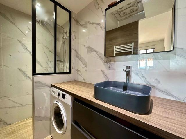 Coquet 2 pièces meublé de 35,30 m² avec terrasse de 12 m² et par