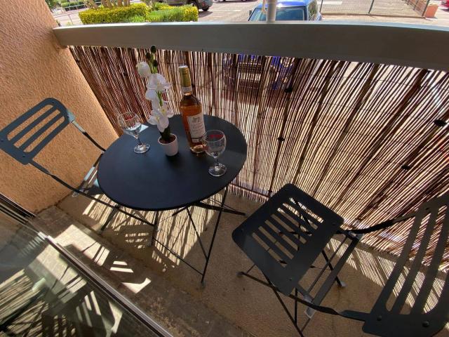 Coquet 2P port village Clim internet balcon parking