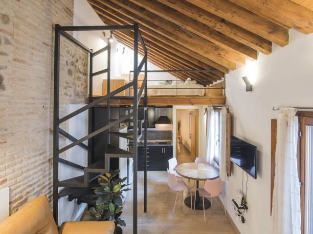 Madera y Piedra: Encanto Toledano y silencio junto