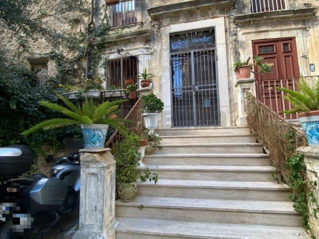 Corte Cesare GAETANI 6 vani 110mq