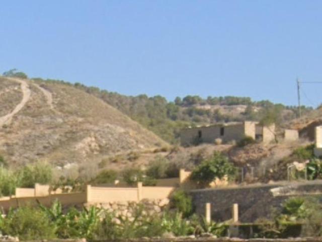 CORTIJO CON TERENO EN LA ALQUERIA