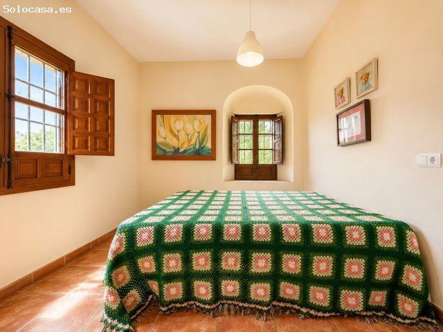 Cortijo con encanto y olivar en producción a solo 2 km de Montoro