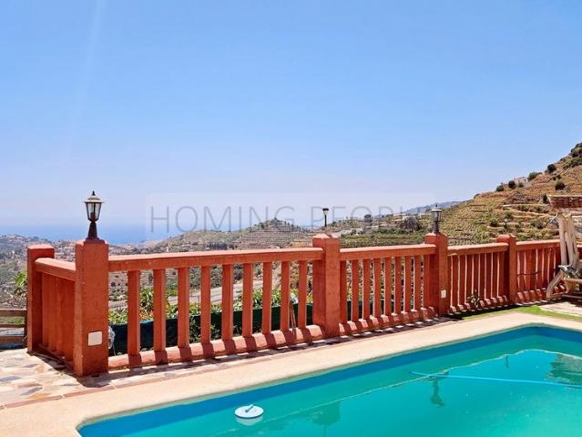 Cortijo con piscina, corrales, huerto. y unas maravillosas vistas al mar