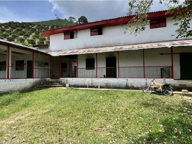 Cortijo de alto standing de 262400 m2 en venta Génova, Departamento del Magdalena