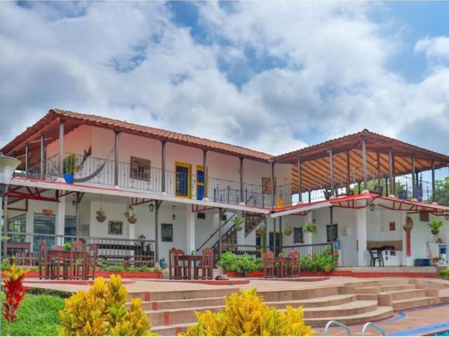 Cortijo de alto standing de 44800 m2 en venta Montenegro, Colombia