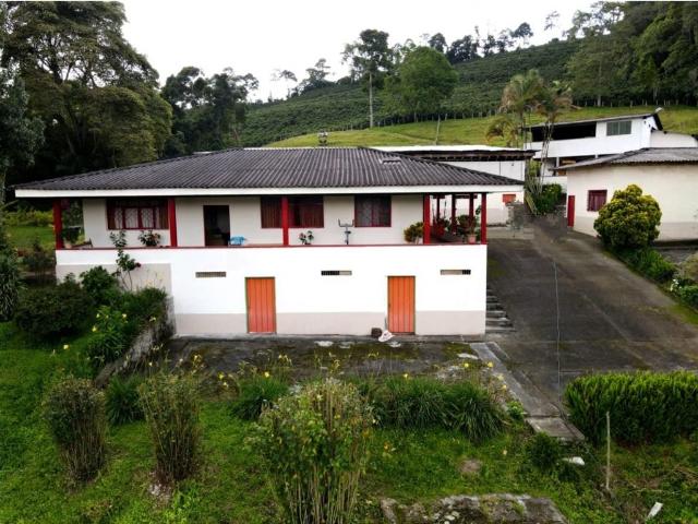 Cortijo de alto standing de 582400 m2 en venta Génova, Departamento del Magdalena