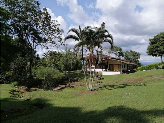 Cortijo de alto standing de 640000 m2 en venta La Victoria, Colombia