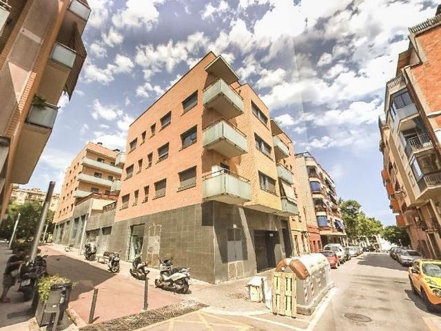 Cortijo en venta en calle De Pablo Iglesias, Barcelona, de 421 m² 1 habitación por 252.000
