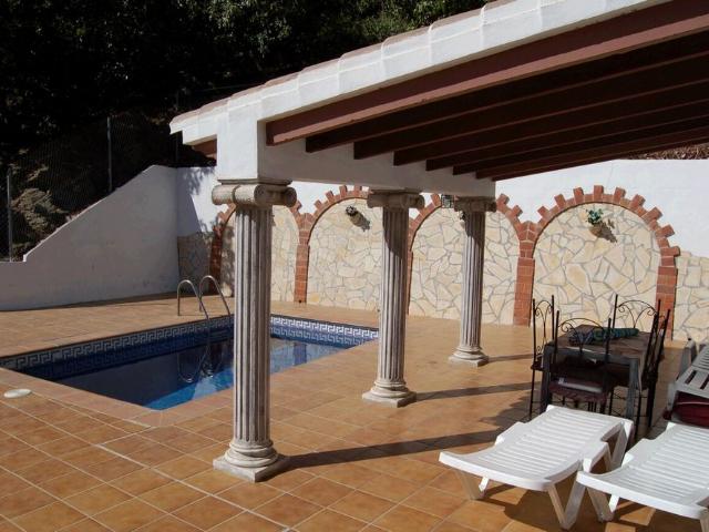 CORTIJO FOR LONG TERM RENTAL SITUATED IN FRIGILIANA COUNTRYSIDE