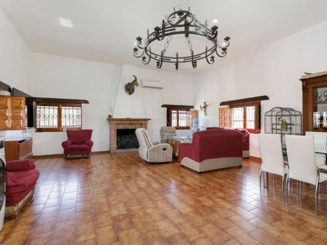Cortijo grande más finca de 27000 metros