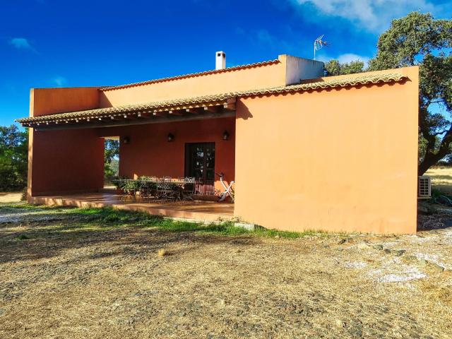 Cortijo y 2 Casitas Excepcional finca rural con tres casas y. 500m² El Castillo de las Guardas