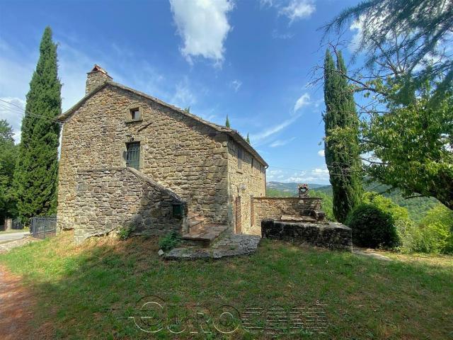 Cortona Loc. Falzano Casale ristrutturato con ampio terreno. 250m² Cortona