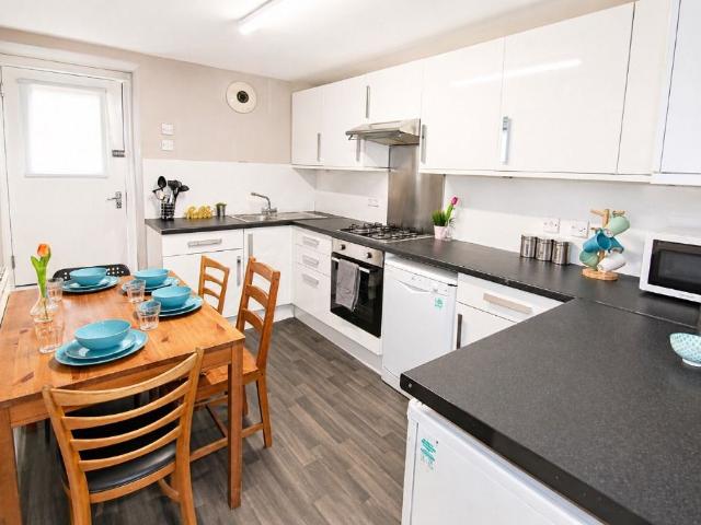 Corunna Street, Finnieston, Glasgow G3, 4 bed flat to rent, £2,600 pcm | PrimeLocation