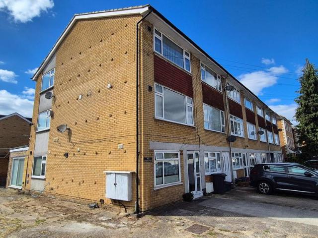 Corban Road, Hounslow, TW3 1 bed apartment to rent £1,450 pcm £335 pw