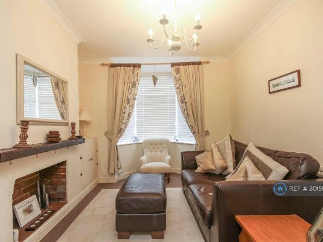Corbett Street, Rugby, CV21 2 bed terraced house to rent £925 pcm £213 pw