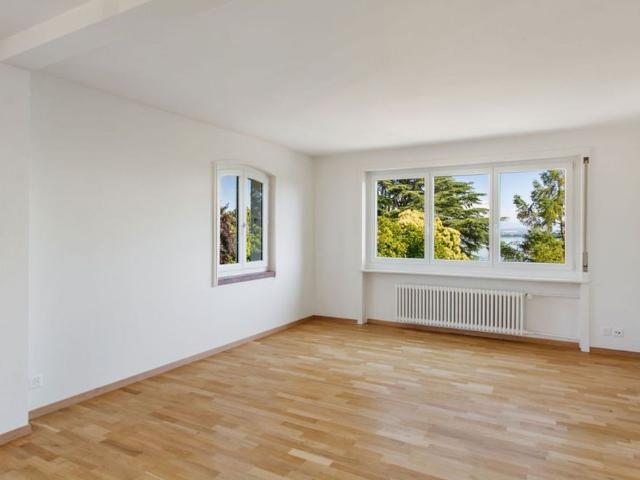 Corcelles, beautiful 3.5 room apartment with balcony and parking space