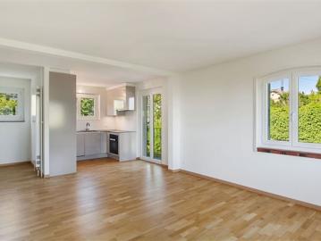 Corcelles, eine wunderschöne 3,5 Zimmer Wohnung mit Balkon und Parkplatz
