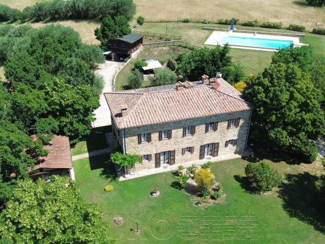 Corciano Casale con piscina e 5000 mq di terreno 380m² Corciano