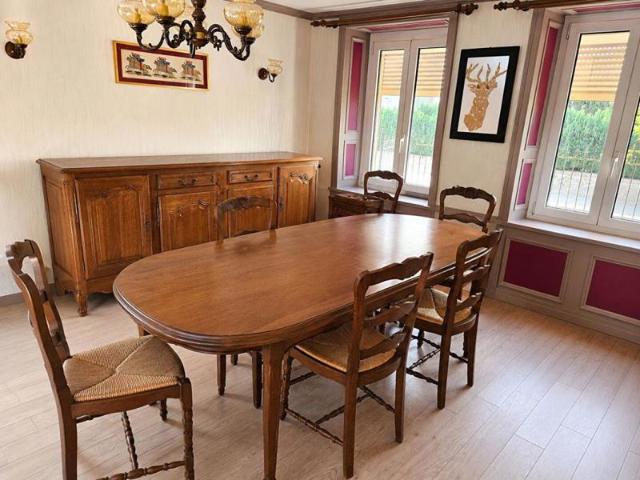 CORCIEUX Une grande maison familiale au coeur des Vosges, avec jardin, garages et toutes les commodités à pied