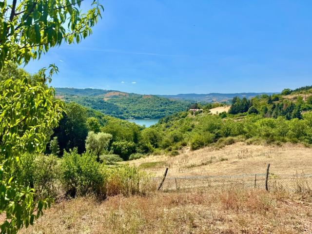CORDELLE 42 CORPS DE FERME EN PIERRE AVEC VUE EXCEPTIONNEL 6.8 Ha DE TERRAIN LIBRE DEPENDANCES