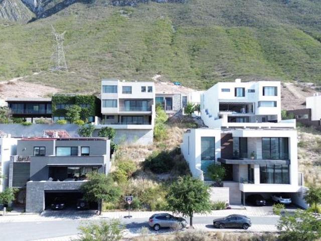 CORDILLERA RESIDENCIAL / Terreno ligeramente ascendente