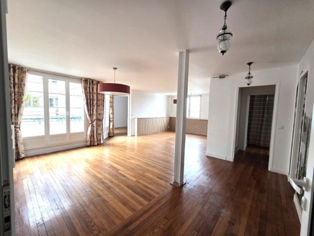 CORENTIN CELTON, limite Paris 15éme, un magnifique appartement familial de 4 pièces de 83m2 environ