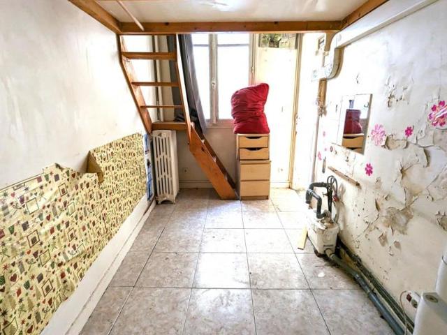 CORENTIN CELTON, limite Paris 15éme, une chambre de 9.10 m2+cuisine1.90m2+WC1.14m2=12.33m2 carrez