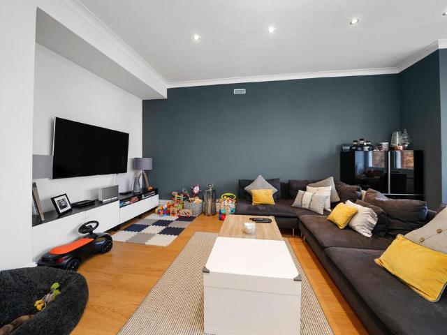 Corfton Road, London W5 2 bed apartment to rent £2,700 pcm £623 pw