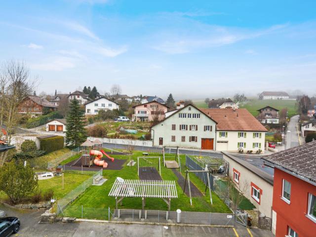 Corgémont, prächtige 2,5 Zimmer Wohnung, Aufzug, Balkon