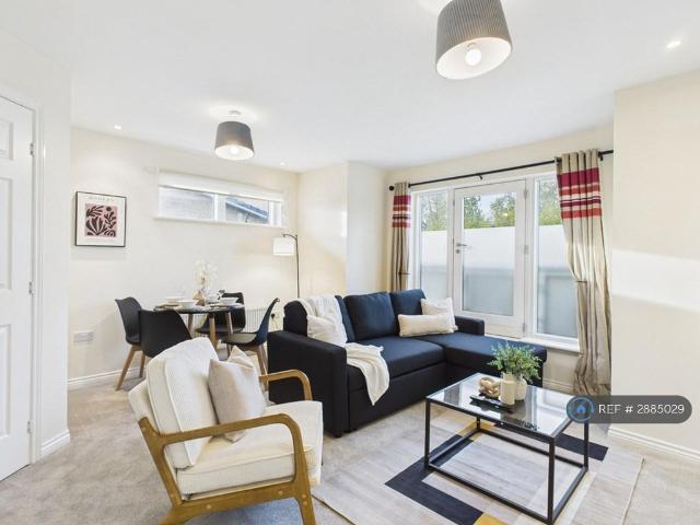 Corinne Court, Cheltenham, GL51 2 bed flat to rent £2,150 pcm £496 pw