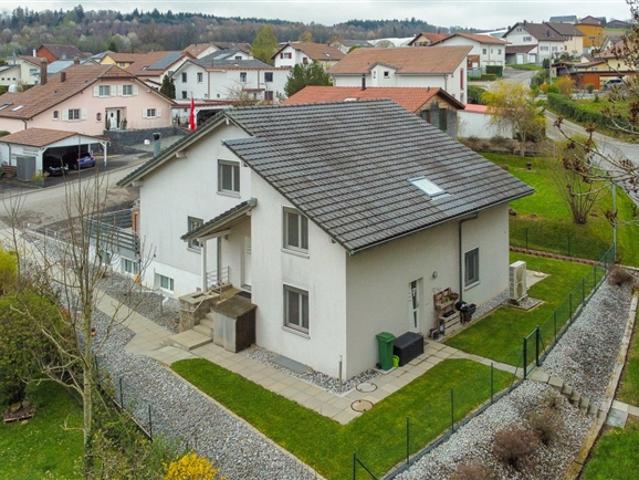 Corjolens große Villa mit 6,5 Zimmern und 2,5 Wohnzimmern