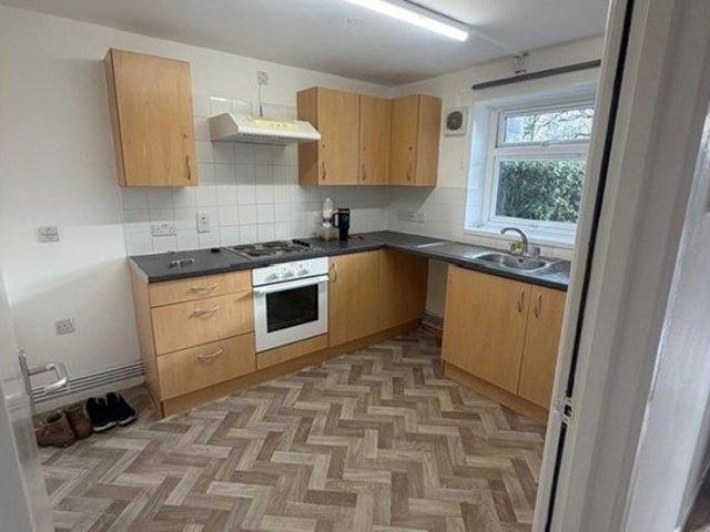 Corn Bar, Witney OX28, 2 bed flat to rent, £1,350 pcm | PrimeLocation